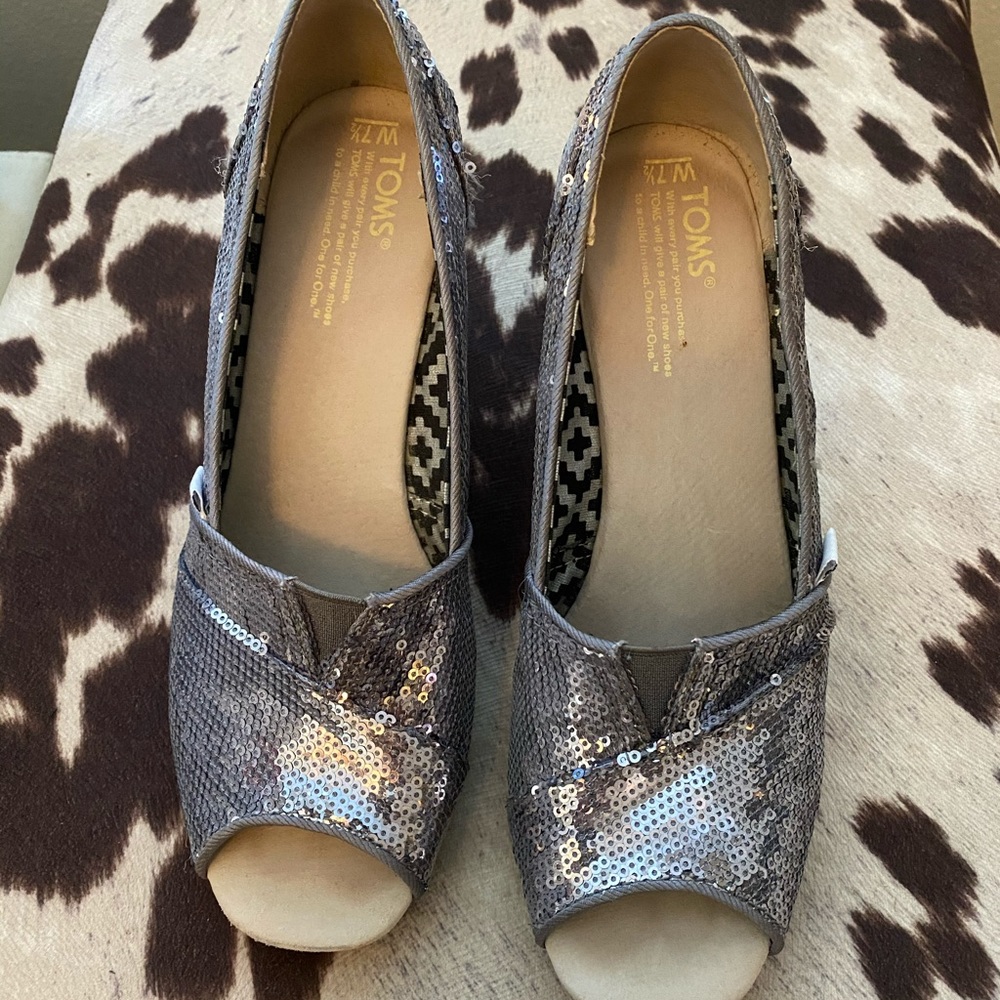 Silver sequined Tom’s Platform wedged